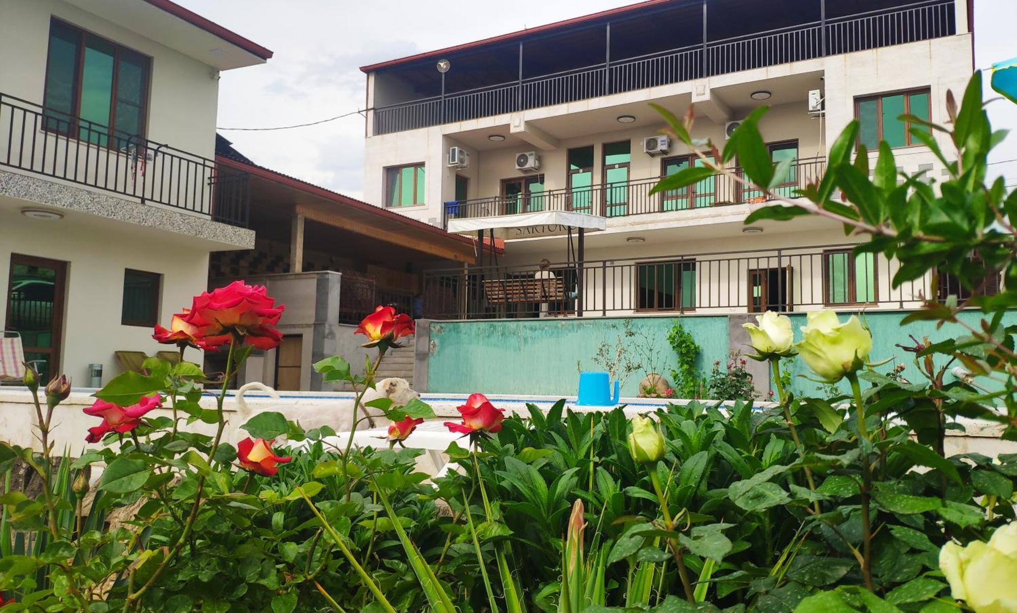 Apex Rest House Of 10 Rooms And Pool Yerevan Ngoại thất bức ảnh