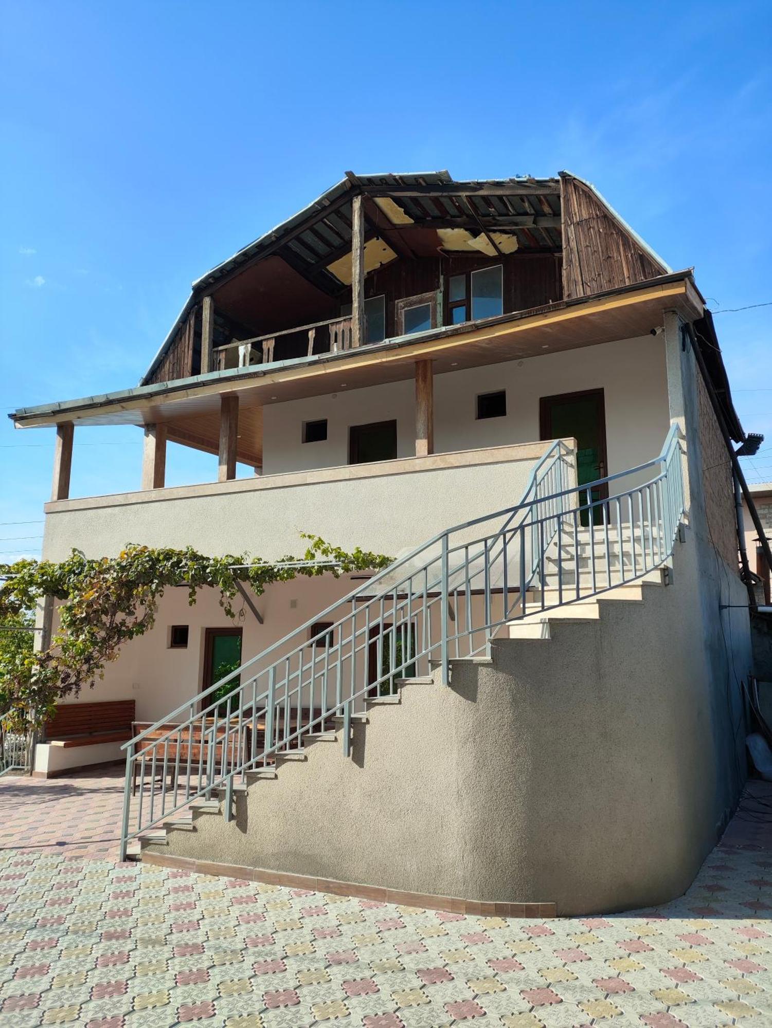 Apex Rest House Of 10 Rooms And Pool Yerevan Ngoại thất bức ảnh