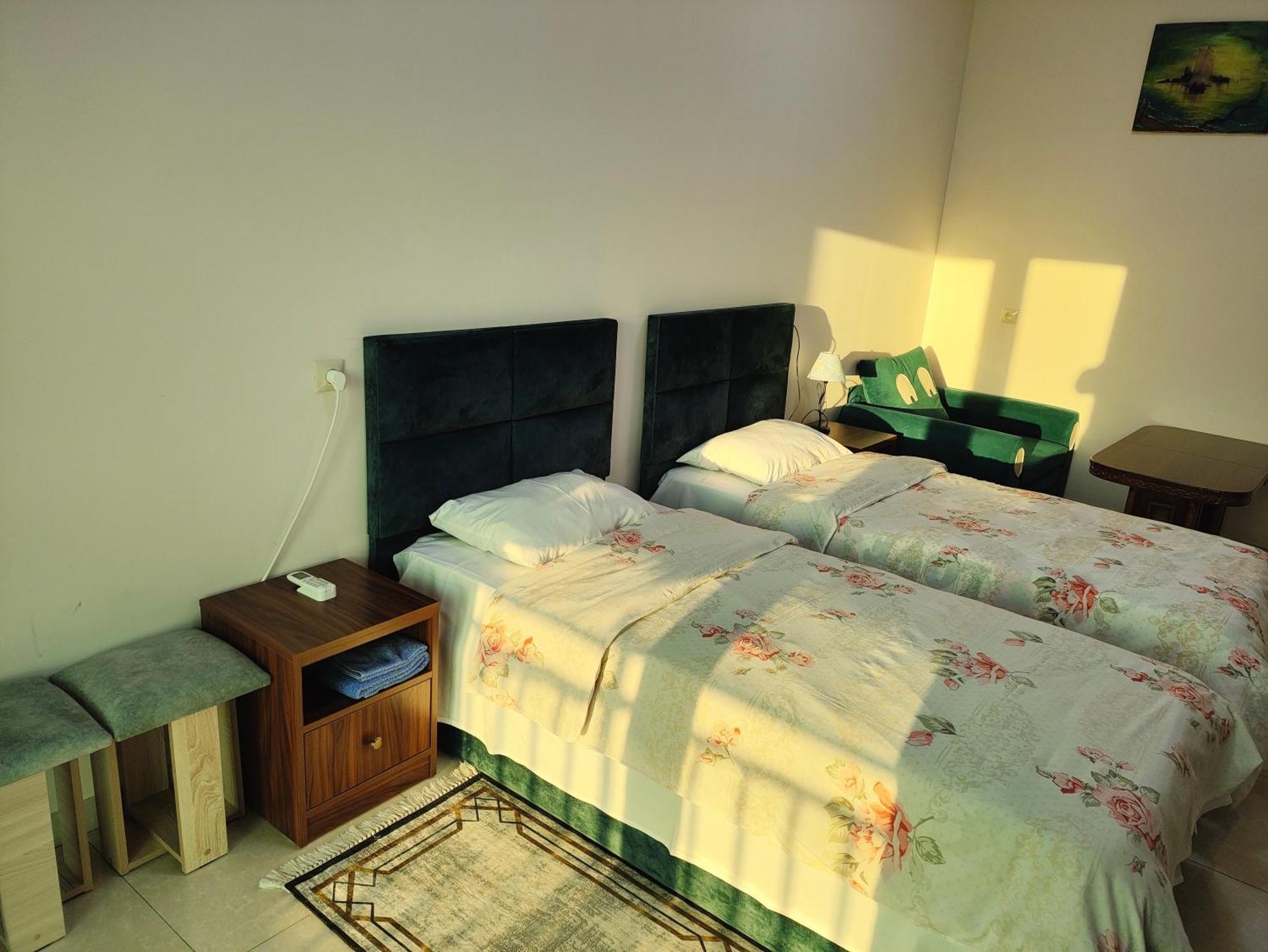 Apex Rest House Of 10 Rooms And Pool Yerevan Ngoại thất bức ảnh