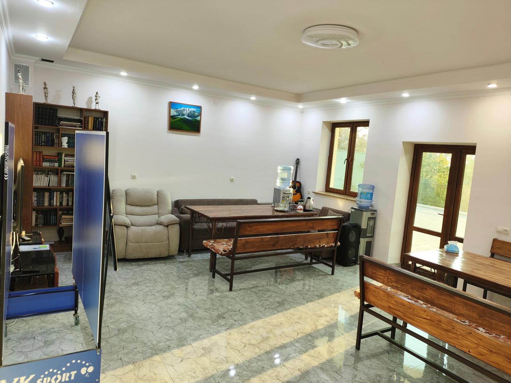 Apex Rest House Of 10 Rooms And Pool Yerevan Ngoại thất bức ảnh