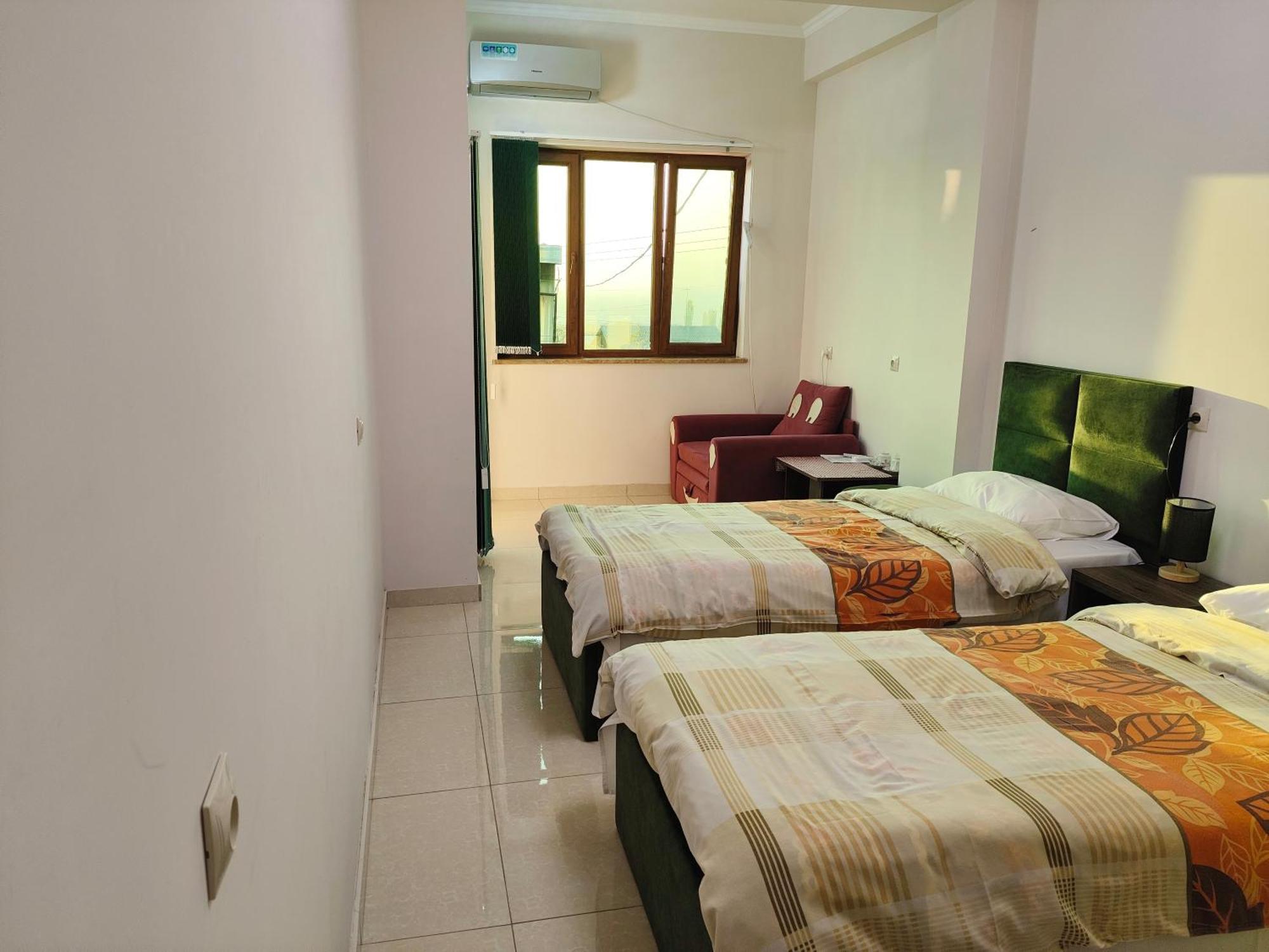 Apex Rest House Of 10 Rooms And Pool Yerevan Ngoại thất bức ảnh