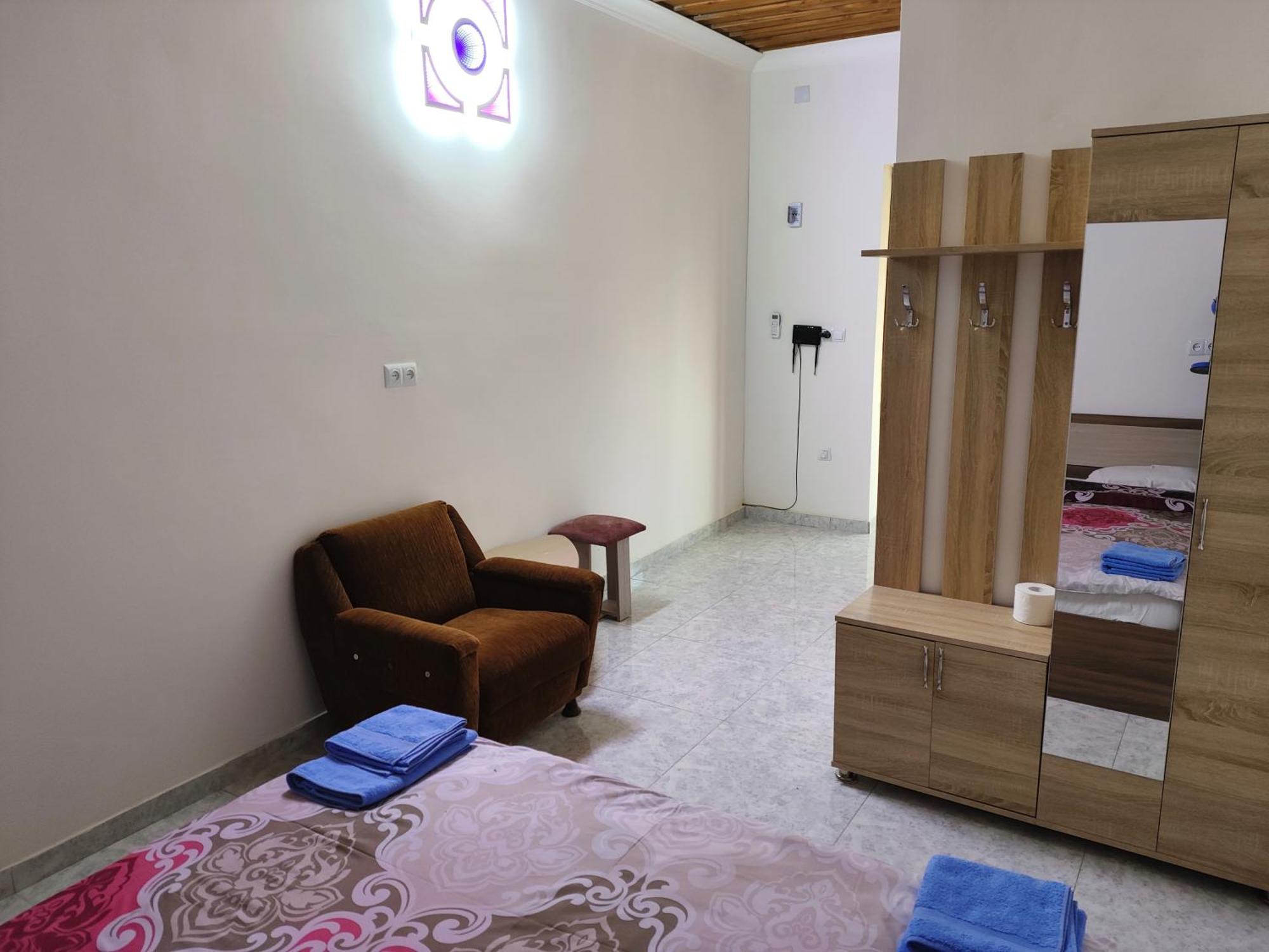 Apex Rest House Of 10 Rooms And Pool Yerevan Ngoại thất bức ảnh