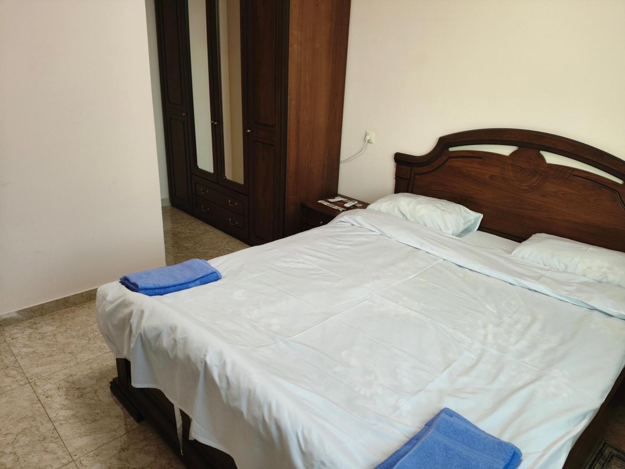 Apex Rest House Of 10 Rooms And Pool Yerevan Ngoại thất bức ảnh