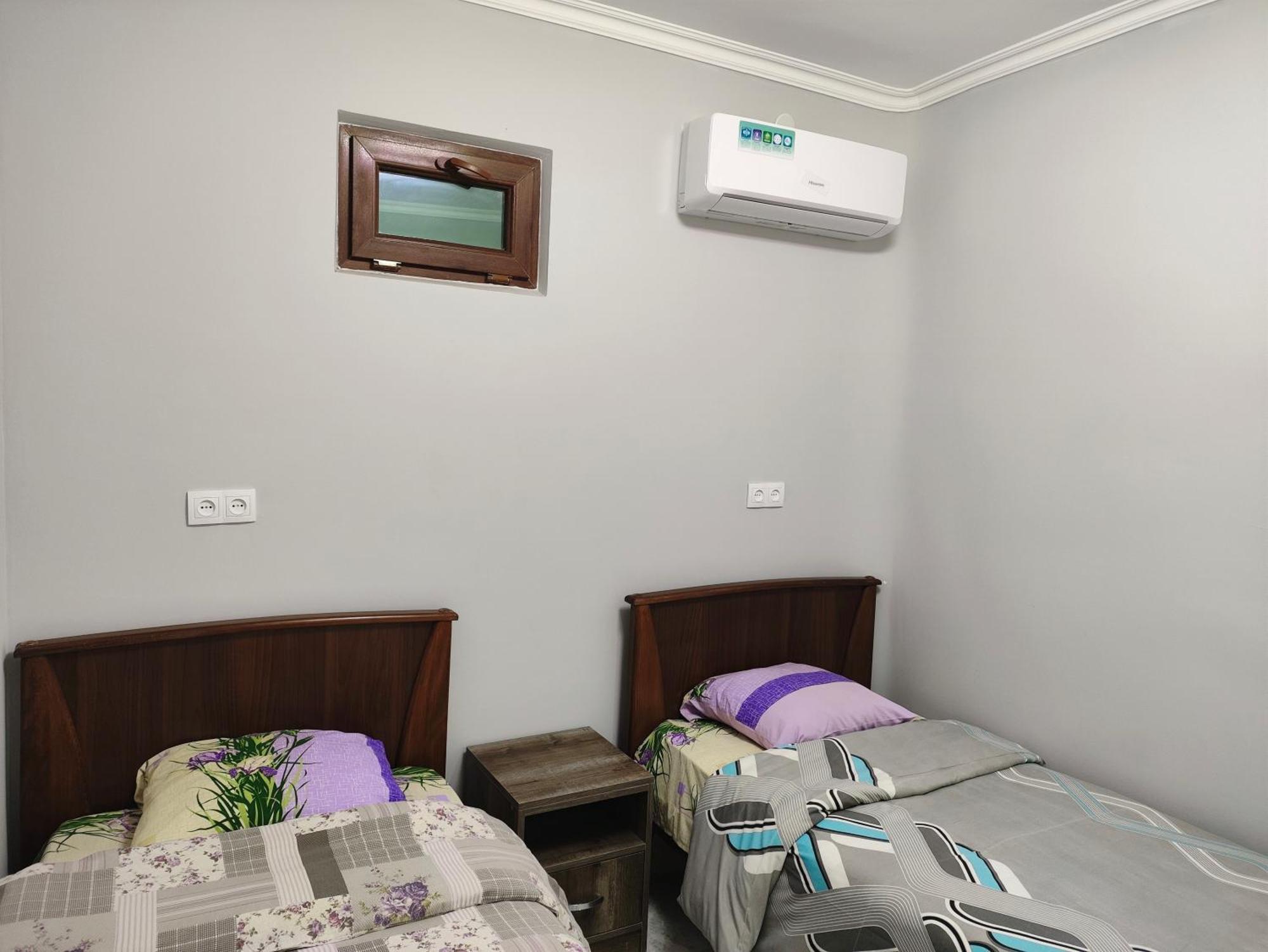 Apex Rest House Of 10 Rooms And Pool Yerevan Ngoại thất bức ảnh