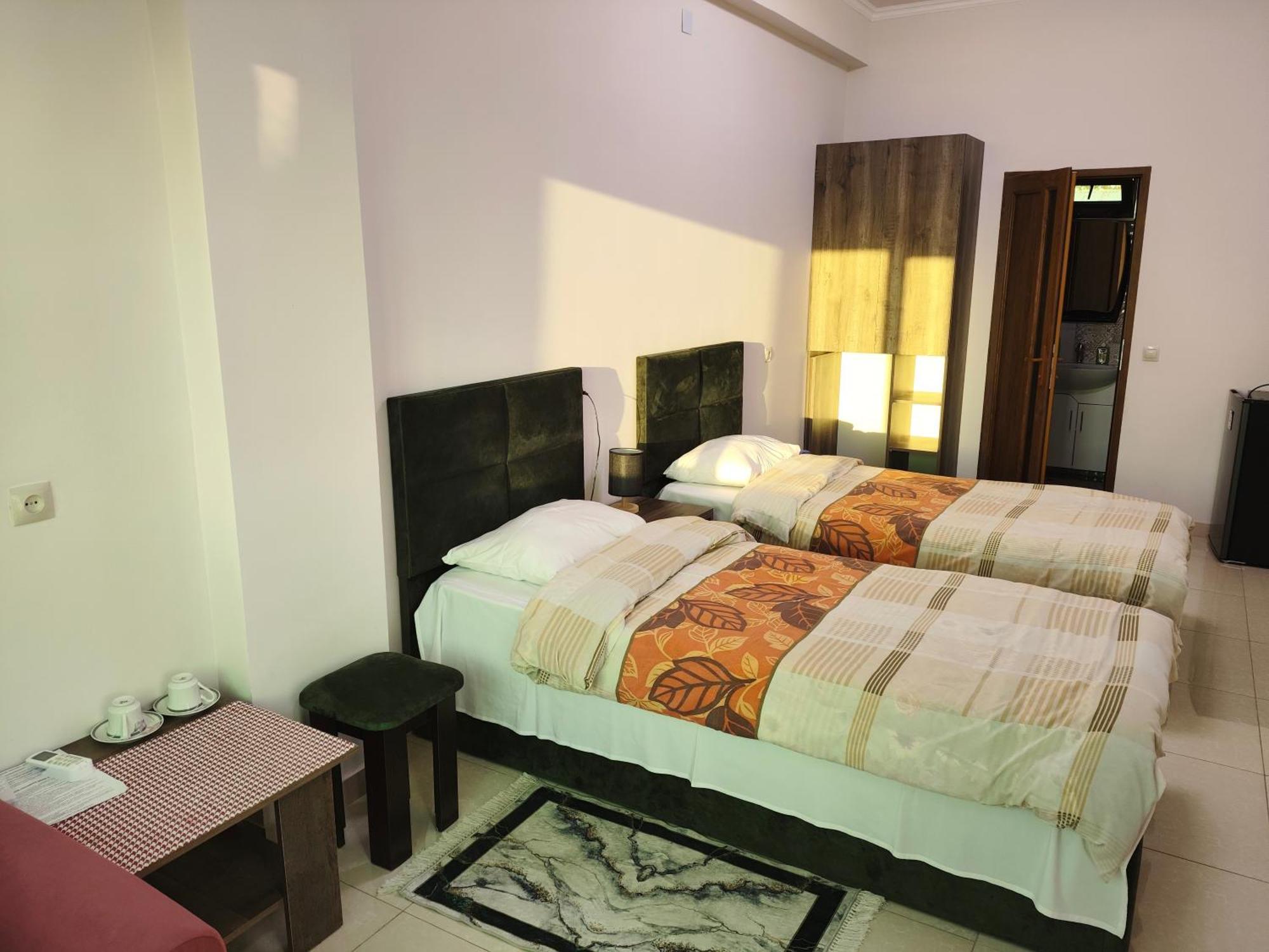 Apex Rest House Of 10 Rooms And Pool Yerevan Ngoại thất bức ảnh