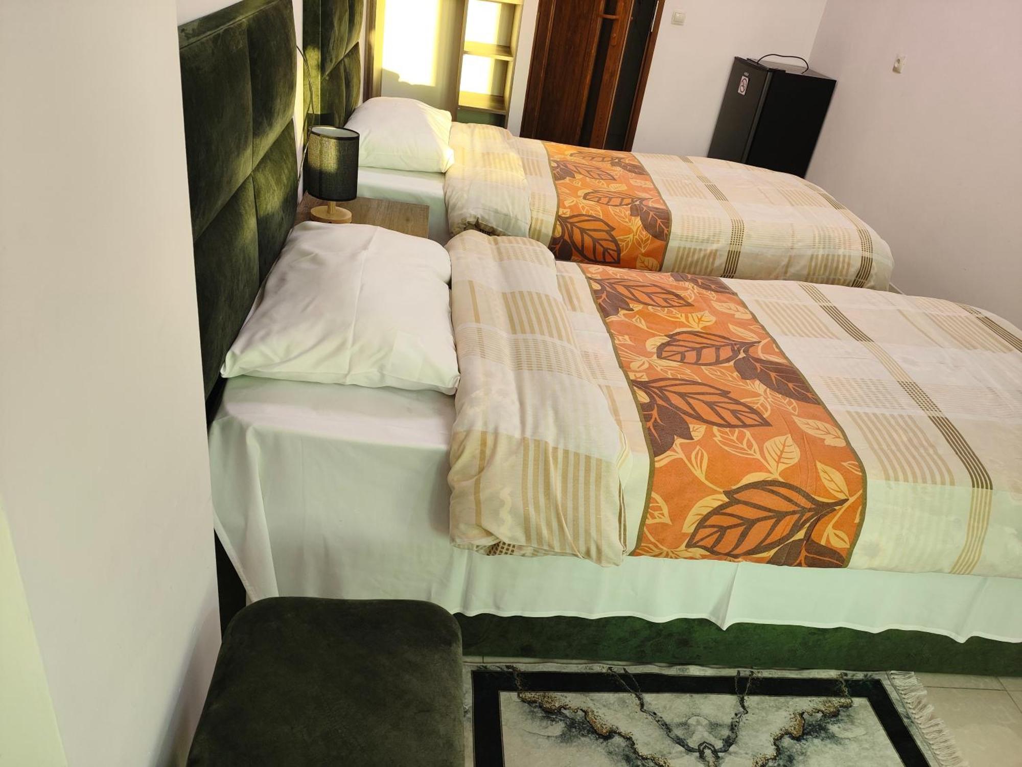 Apex Rest House Of 10 Rooms And Pool Yerevan Ngoại thất bức ảnh