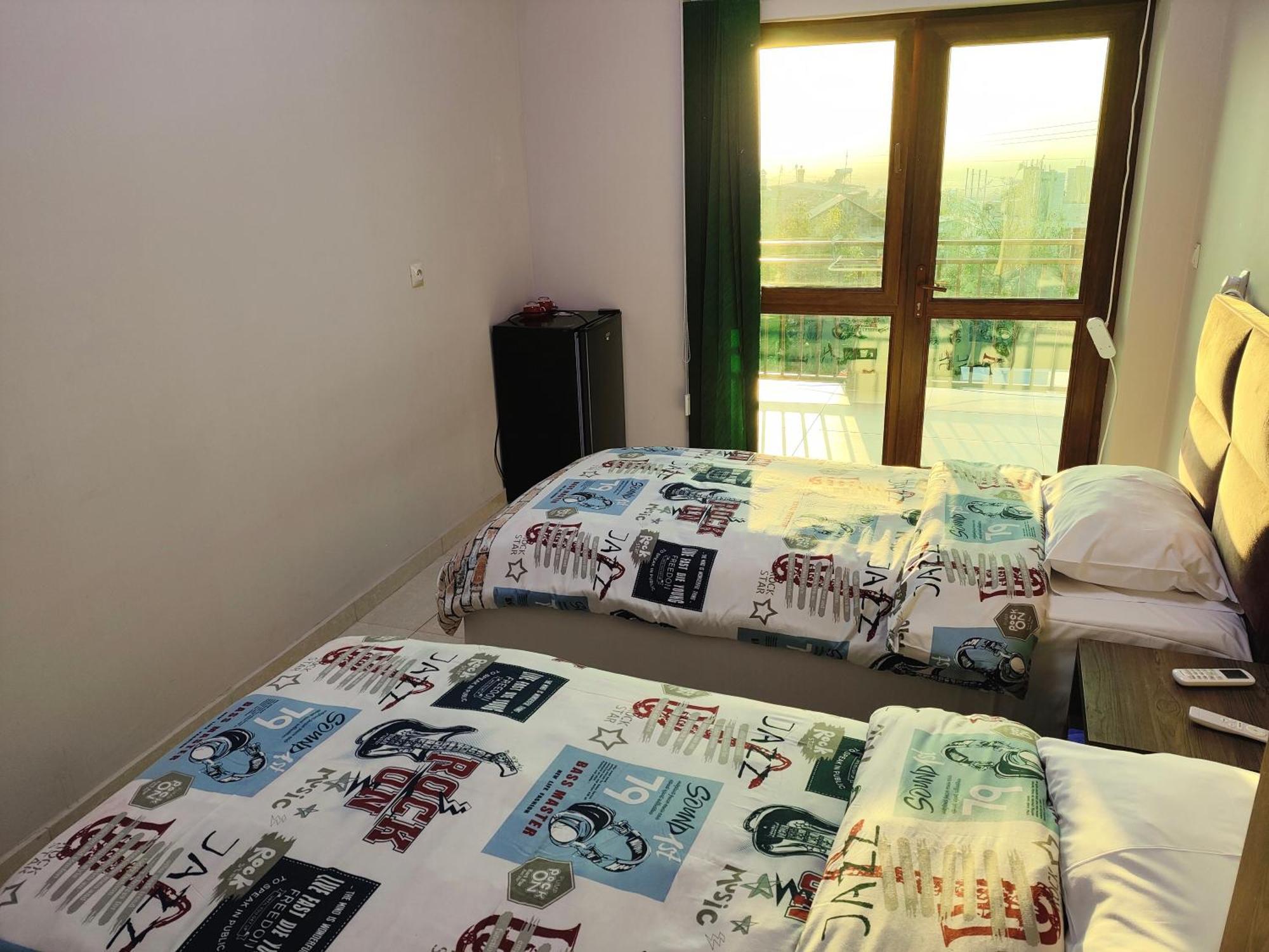 Apex Rest House Of 10 Rooms And Pool Yerevan Ngoại thất bức ảnh