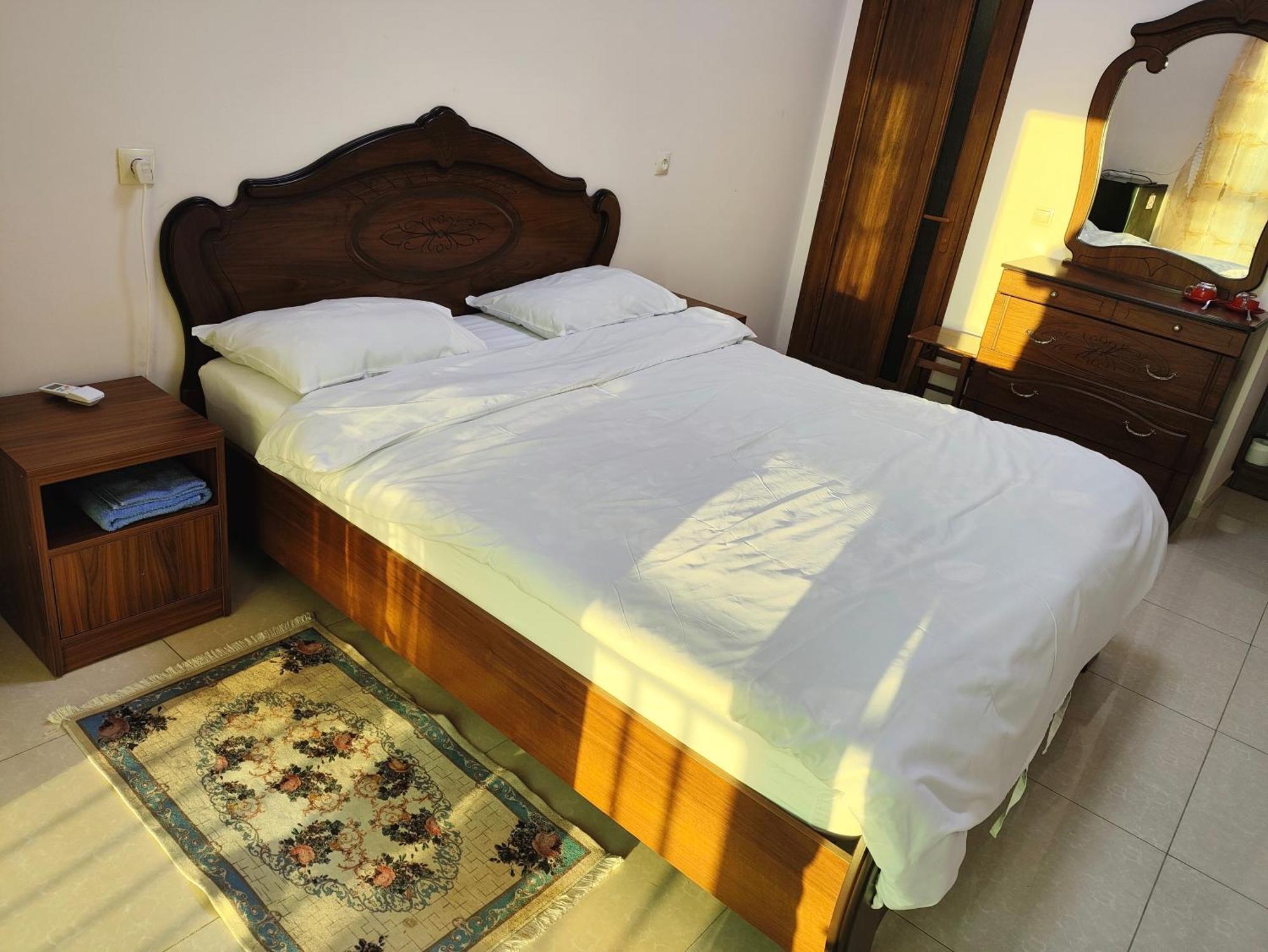 Apex Rest House Of 10 Rooms And Pool Yerevan Ngoại thất bức ảnh