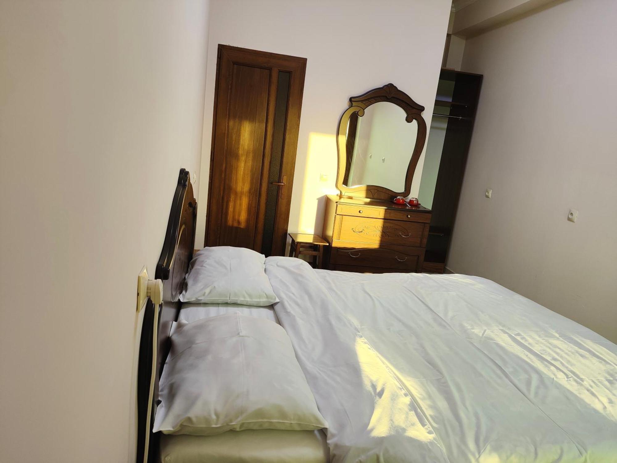 Apex Rest House Of 10 Rooms And Pool Yerevan Ngoại thất bức ảnh